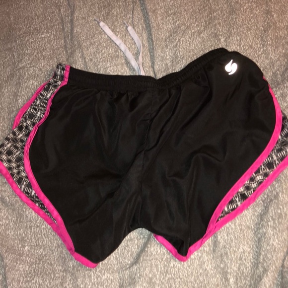 Soffe low rise Workout shorts - Picture 2 of 4